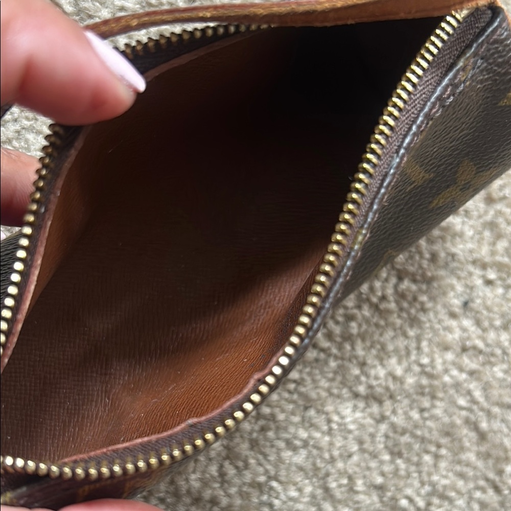 Louis Vuitton Mini Pochette - Picture 6 of 7